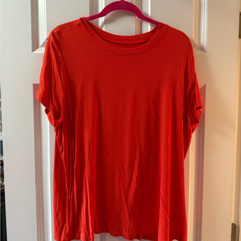 torrid Bright Red Short Sleeve Scoop Neck Tee